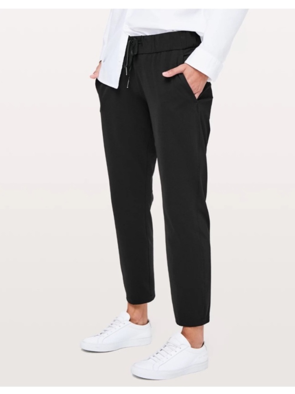 Lululemon On The Fly Pant in Black size 4 Black Jogger Relaxed Mid rise